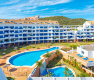 Двухуровневый пентхаус с террасой в Duquesa Golf Gardens