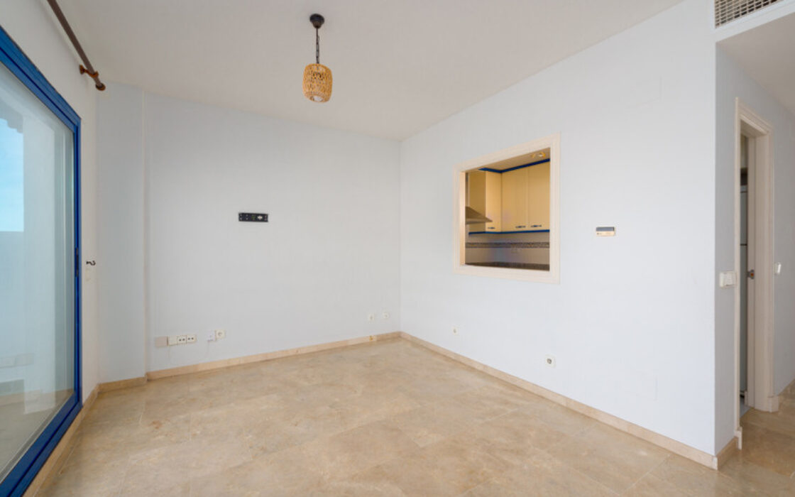 Двухуровневый пентхаус с террасой в Duquesa Golf Gardens