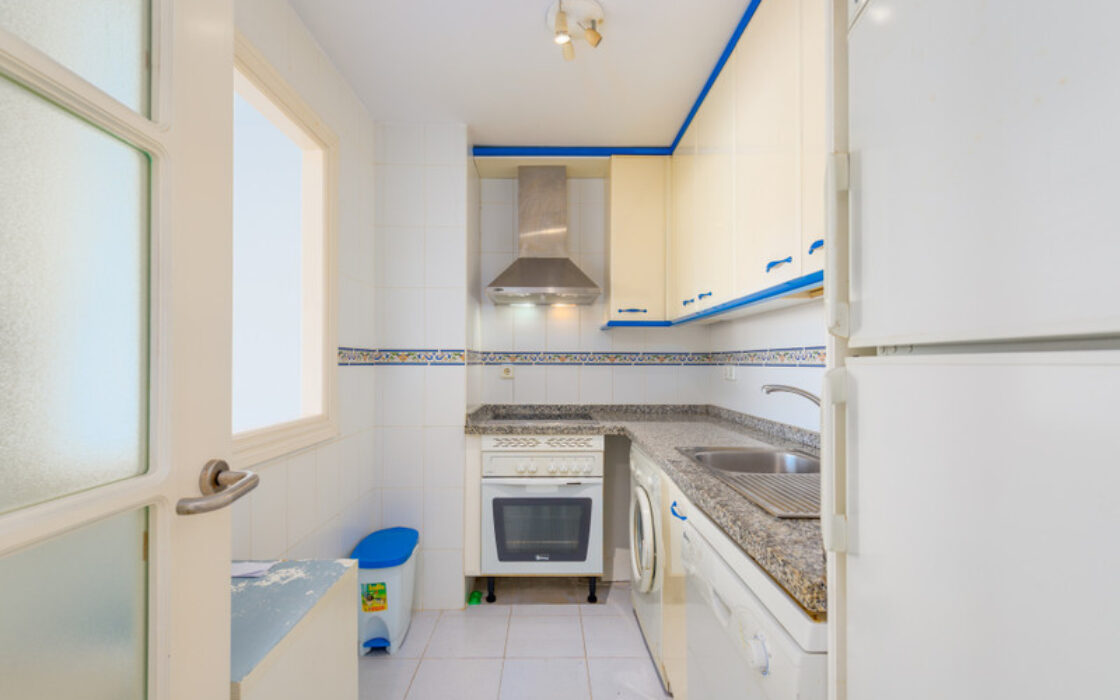 Двухуровневый пентхаус с террасой в Duquesa Golf Gardens