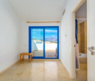 Двухуровневый пентхаус с террасой в Duquesa Golf Gardens