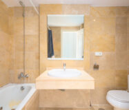 Двухуровневый пентхаус с террасой в Duquesa Golf Gardens