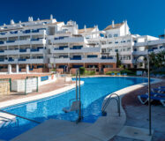 Двухуровневый пентхаус с террасой в Duquesa Golf Gardens