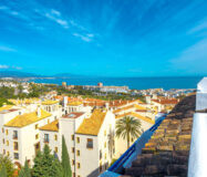 Двухуровневый пентхаус с террасой в Duquesa Golf Gardens