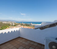 Двухуровневый пентхаус с террасой в Duquesa Golf Gardens