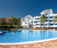 Двухуровневый пентхаус с террасой в Duquesa Golf Gardens