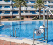 Двухуровневый пентхаус с террасой в Duquesa Golf Gardens