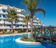 Двухуровневый пентхаус с террасой в Duquesa Golf Gardens