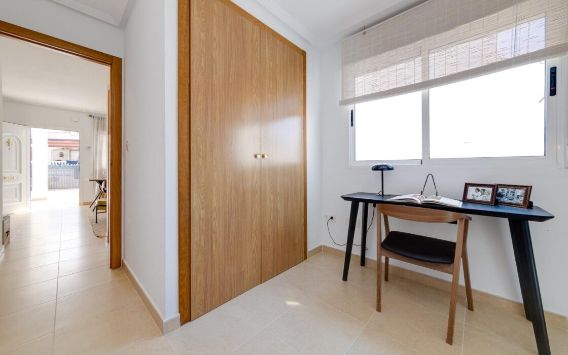 Новый жилой комплекс в Сан-Фульхенсио с террасой 109 кв.м