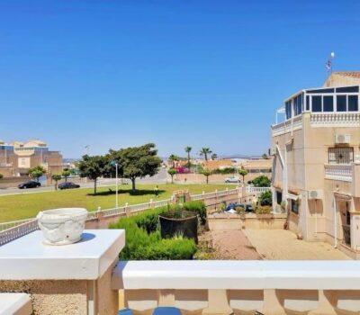 Будинок в Торрев’єсі з терасою 65 кв.м для комфортного відпочинку