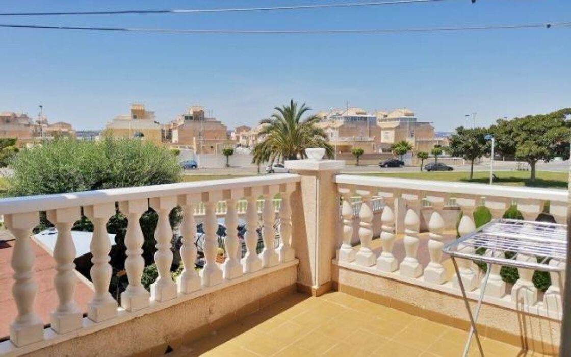 Дом в Торревьехе с террасой 65 кв.м для комфортного отдыха