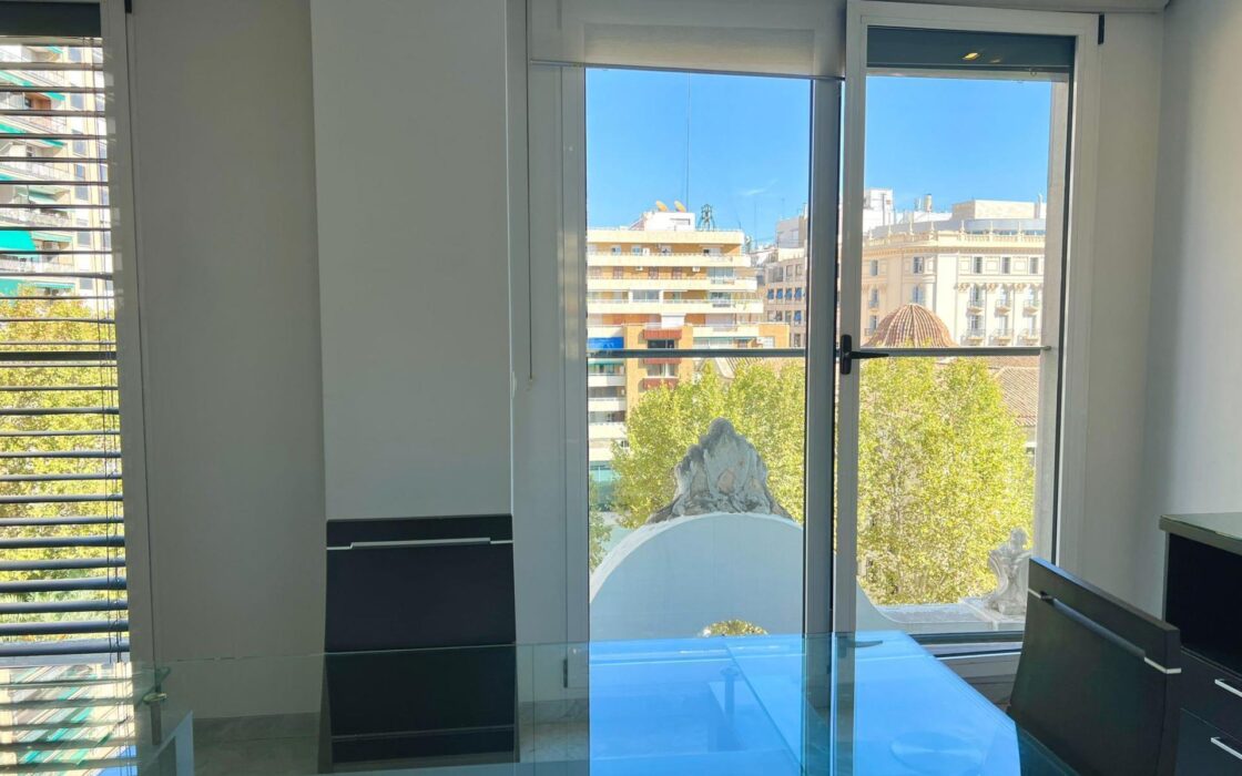 Дуплекс в Валенсии 162 кв.м с террасой и 5 комнатами