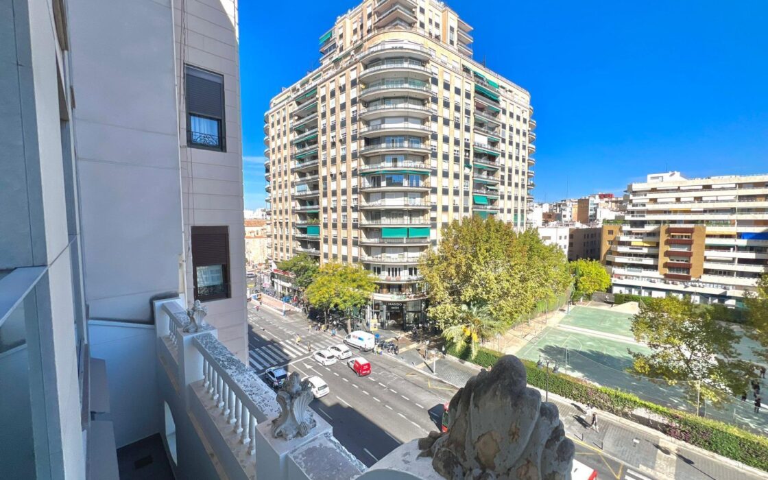 Дуплекс в Валенсии 162 кв.м с террасой и 5 комнатами