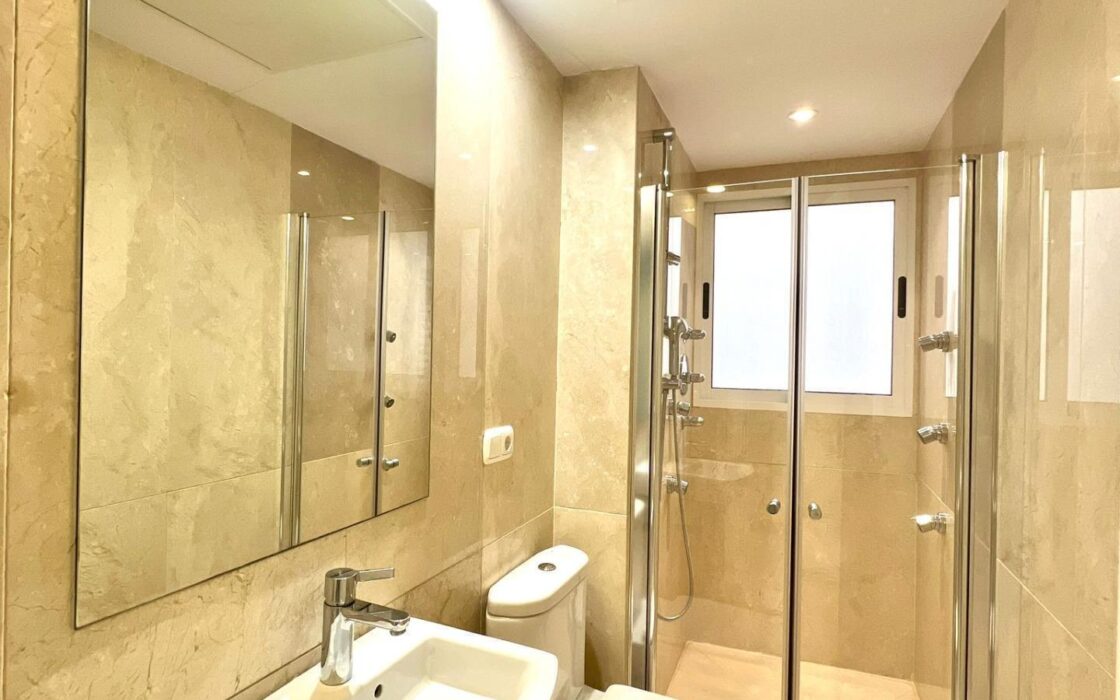 Дуплекс в Валенсии 162 кв.м с террасой и 5 комнатами