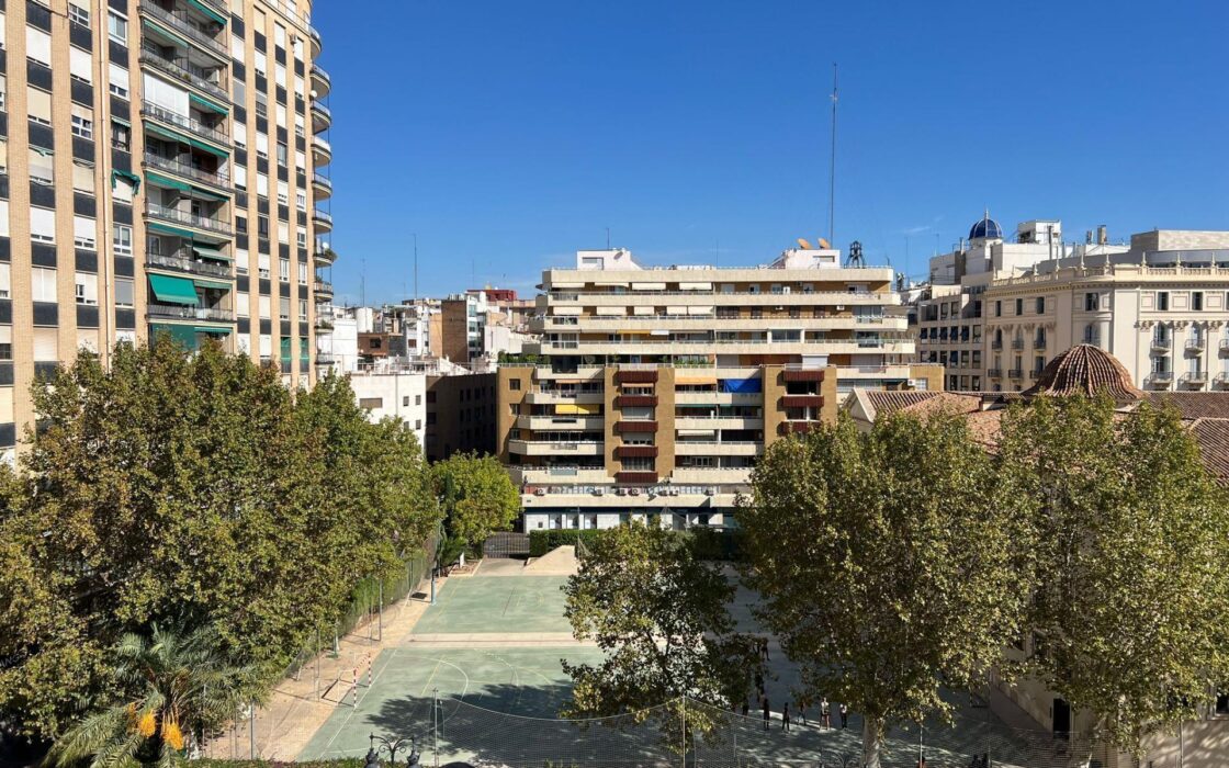 Дуплекс в Валенсии 162 кв.м с террасой и 5 комнатами