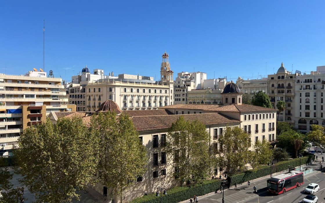 Дуплекс в Валенсии 162 кв.м с террасой и 5 комнатами