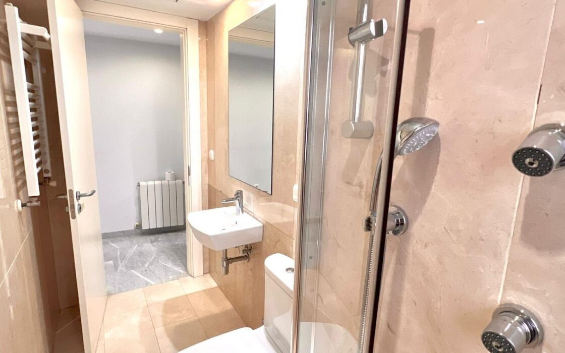 Дуплекс в Валенсии 162 кв.м с террасой и 5 комнатами