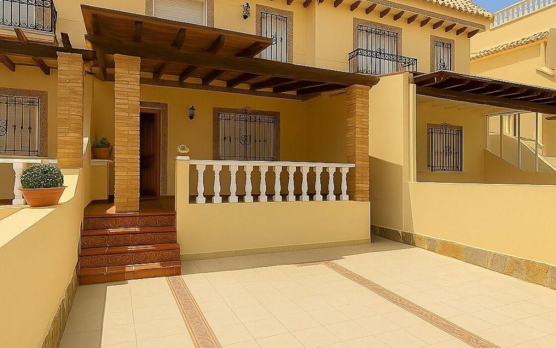 Дом в Ориуэла Коста 67 кв.м с террасой и бассейном