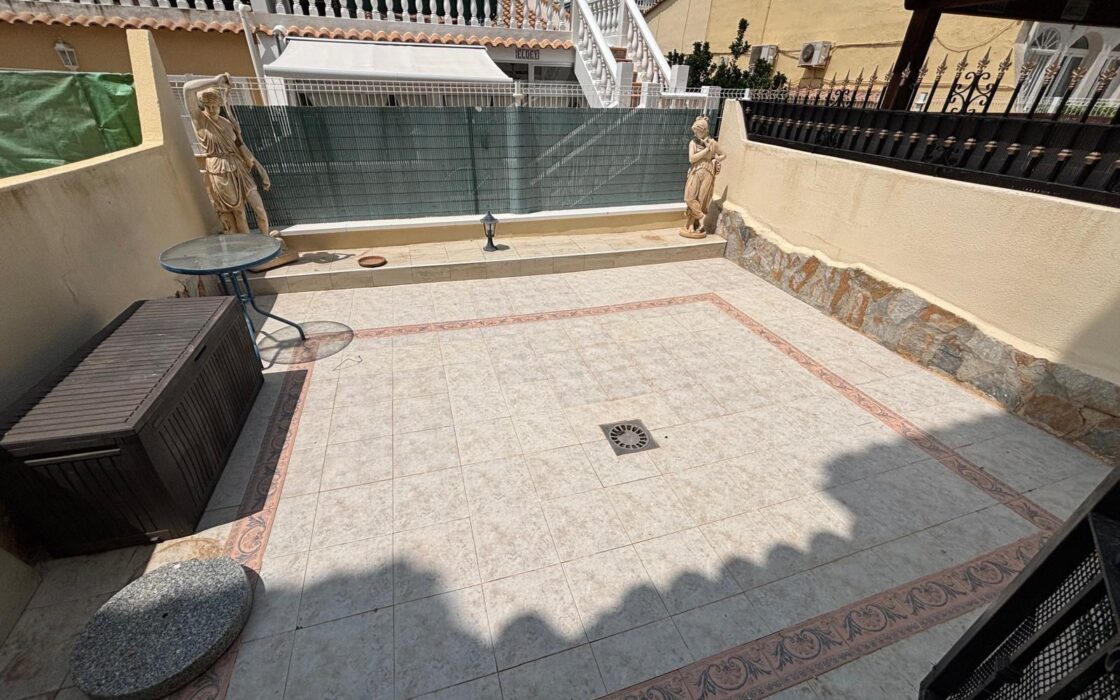 Дом в Ориуэла Коста 67 кв.м с террасой и бассейном