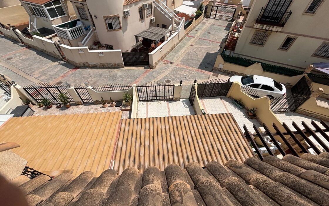 Дом в Ориуэла Коста 67 кв.м с террасой и бассейном