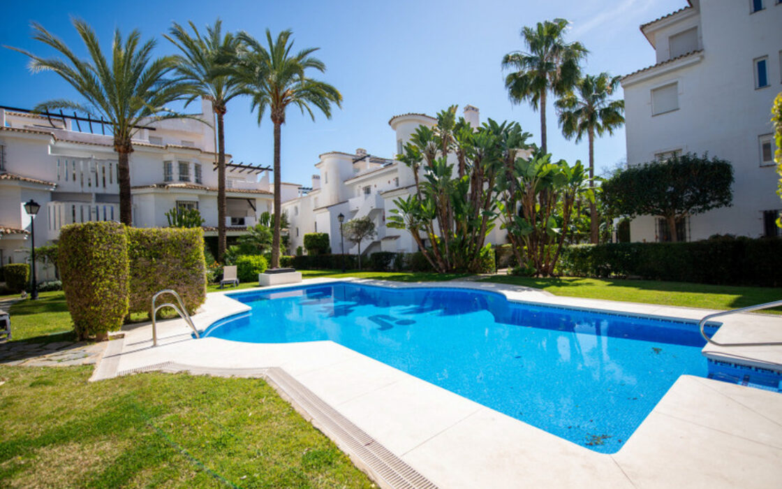 Двухуровневый пентхаус с террасой в Лос Наранхос 114 кв.м