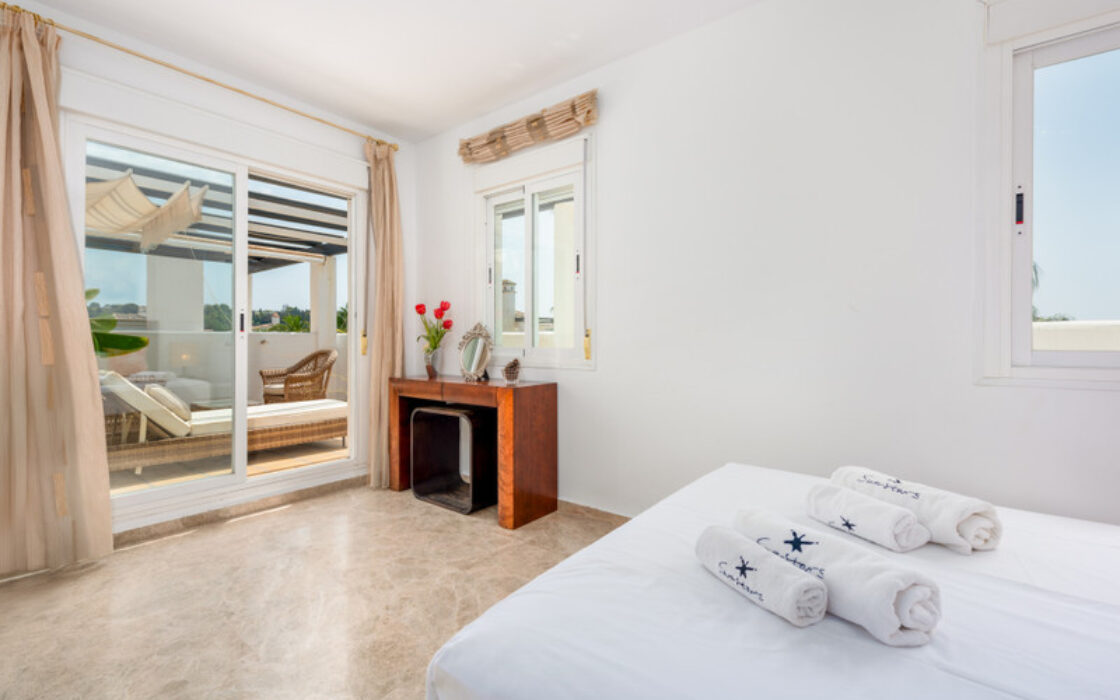 Двухуровневый пентхаус с террасой в Лос Наранхос 114 кв.м