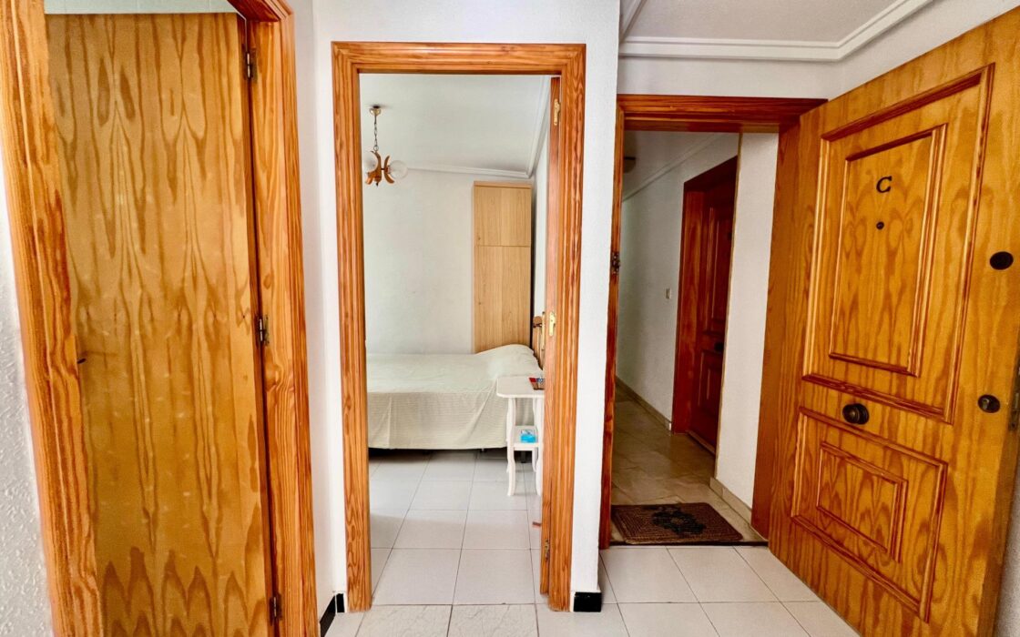 Апартаменты в Торревьехе у моря 42 кв.м с террасой