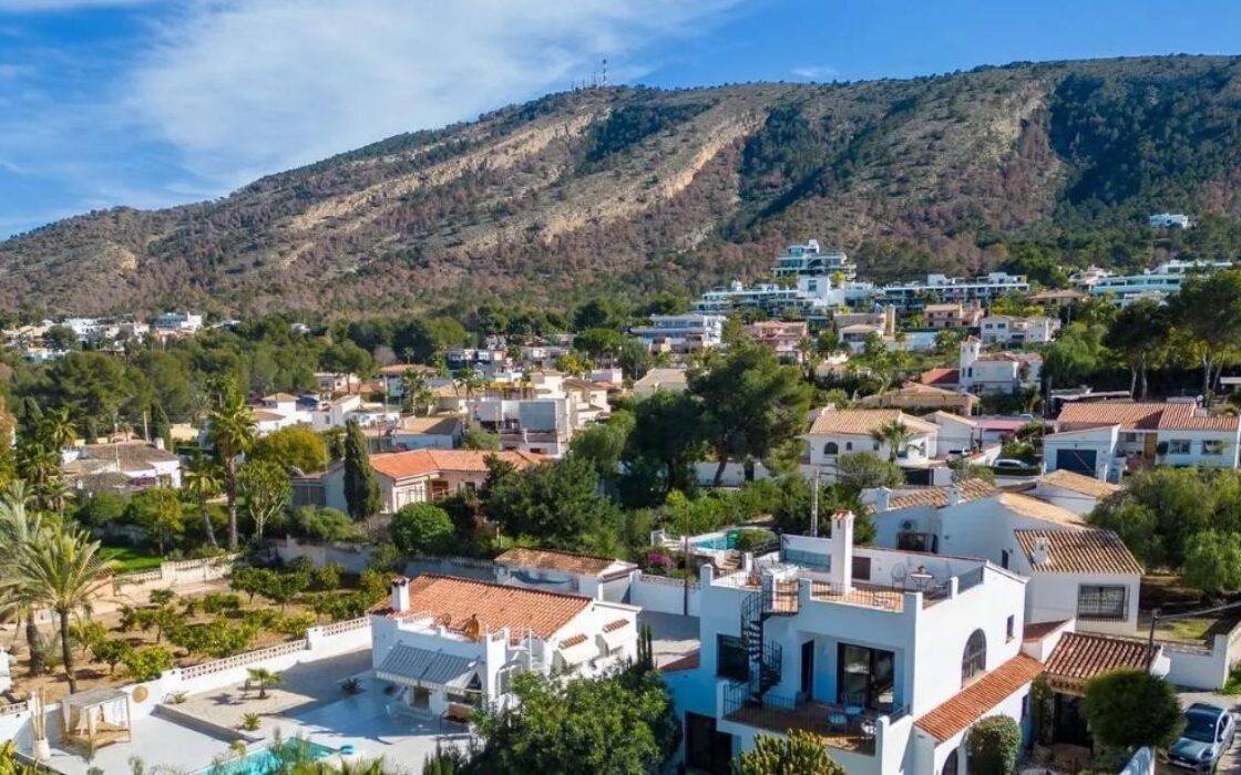 Новая постройка в Альбире с террасой 4 спальни 268 кв.м