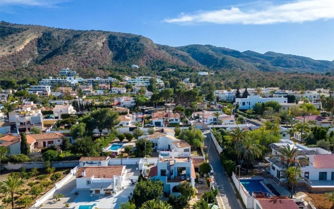 Новая постройка в Альбире с террасой 4 спальни 268 кв.м