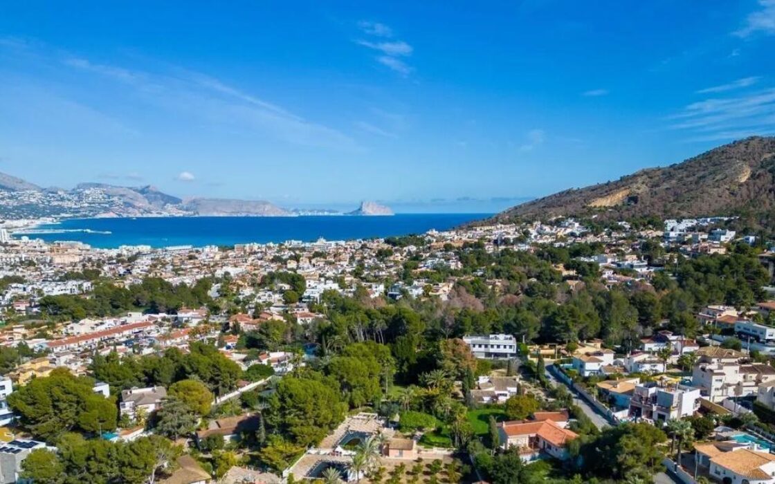 Новая постройка в Альбире с террасой 4 спальни 268 кв.м