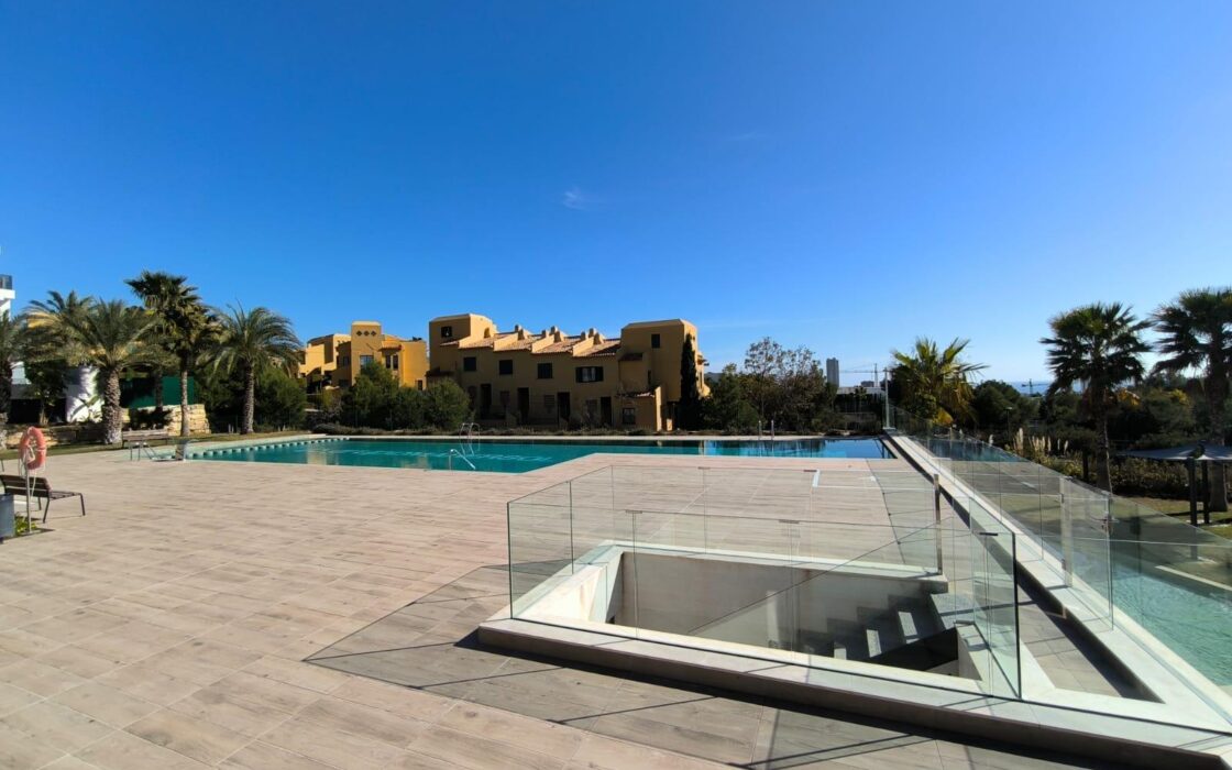 Двохрівневий таунхаус з видом на море в Бенідормі 263 кв.м