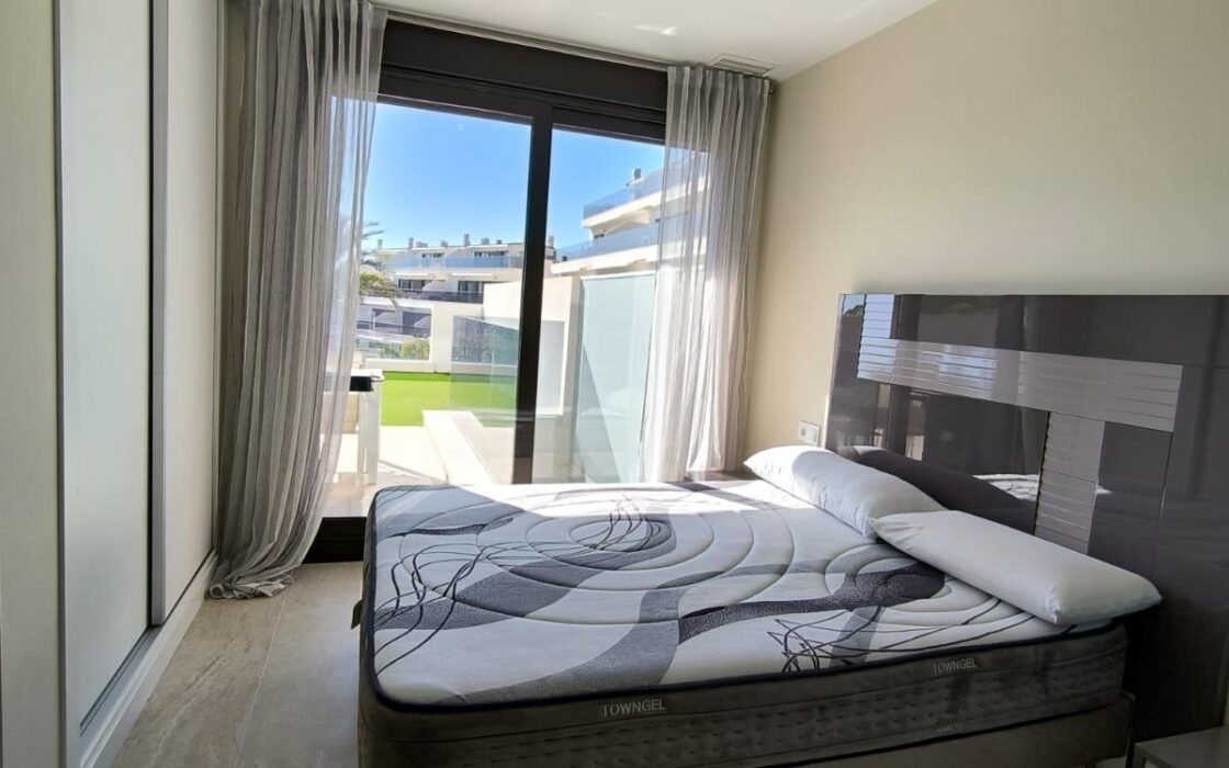 Двохрівневий таунхаус з видом на море в Бенідормі 263 кв.м