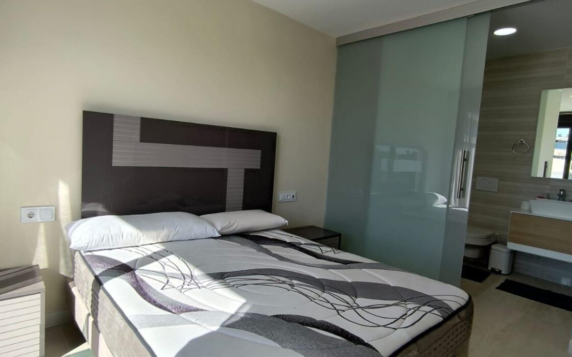 Двохрівневий таунхаус з видом на море в Бенідормі 263 кв.м