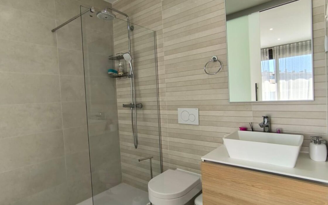 Двохрівневий таунхаус з видом на море в Бенідормі 263 кв.м