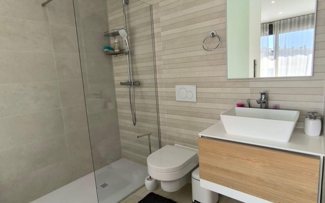 Двохрівневий таунхаус з видом на море в Бенідормі 263 кв.м