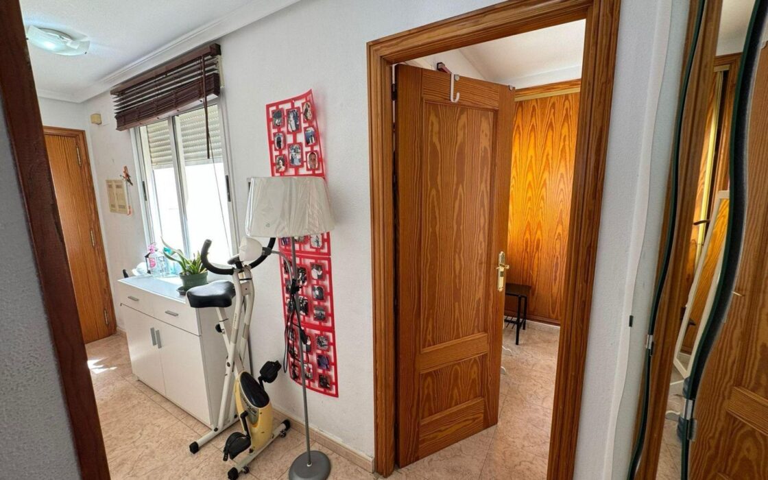 Апартамент 75 кв.м з терасою в Торрев’єсі біля моря