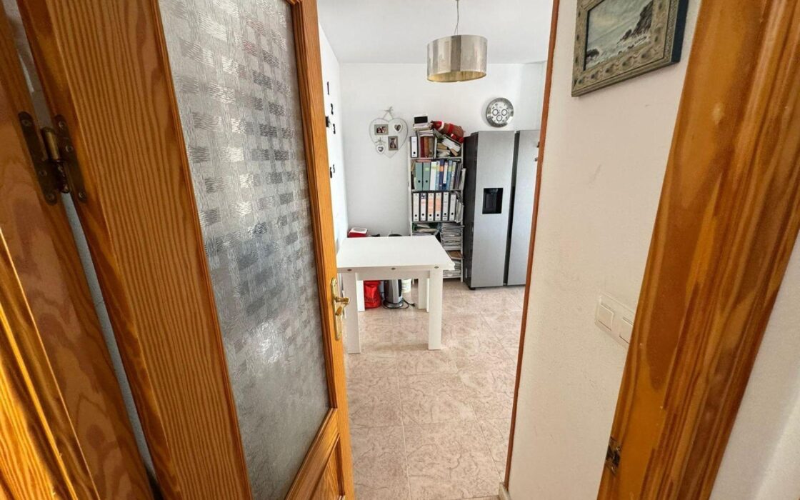 Апартамент 75 кв.м з терасою в Торрев’єсі біля моря