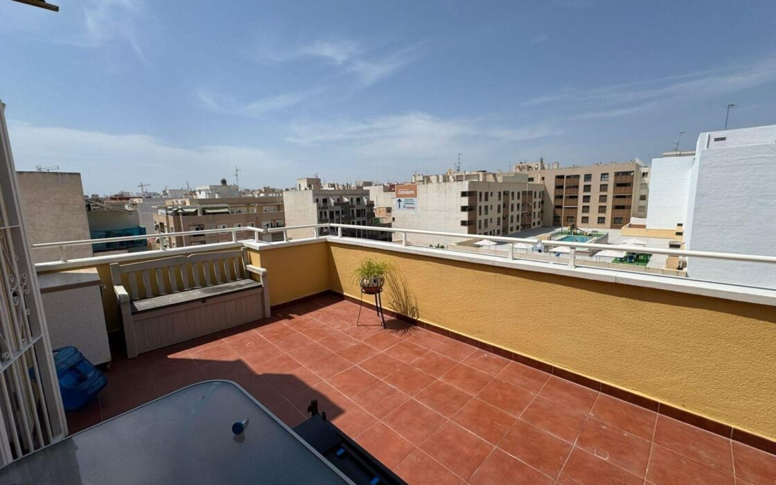 Апартамент 75 кв.м з терасою в Торрев’єсі біля моря