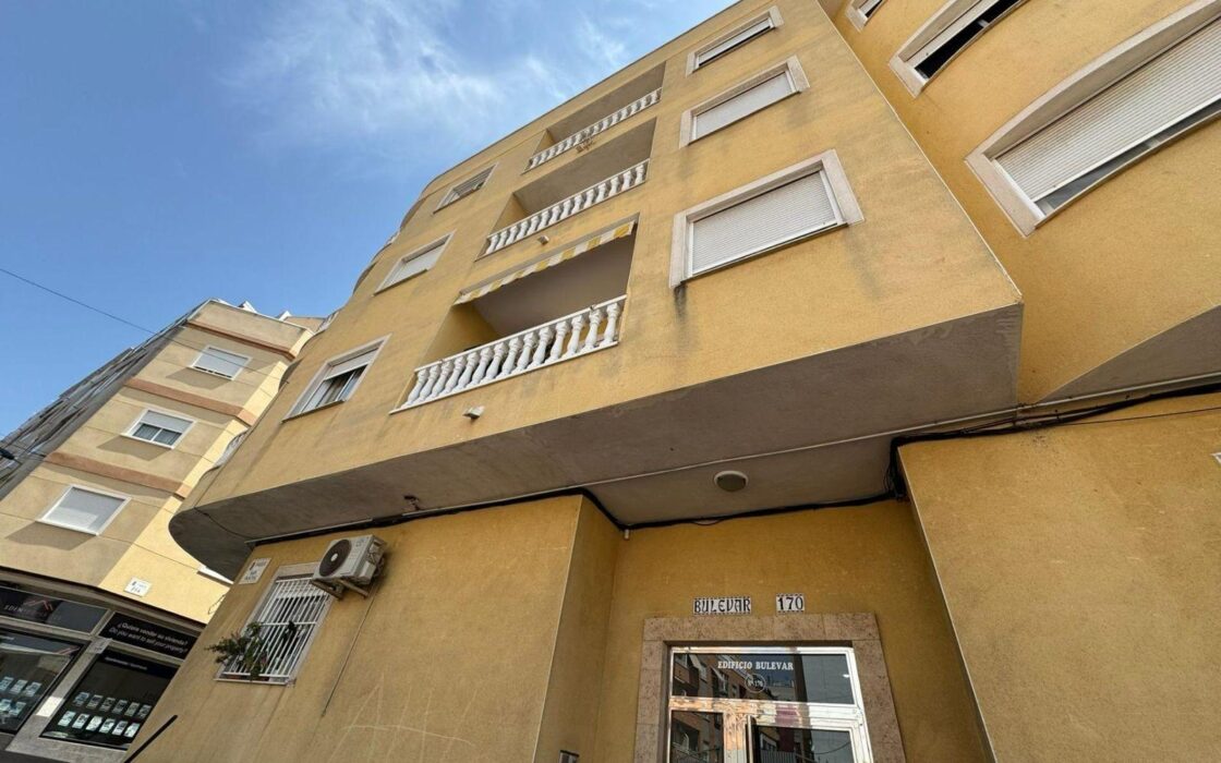 Апартамент 75 кв.м з терасою в Торрев’єсі біля моря