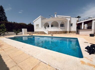 Вилла в Сьюдад Кесада 110 кв.м с бассейном у моря