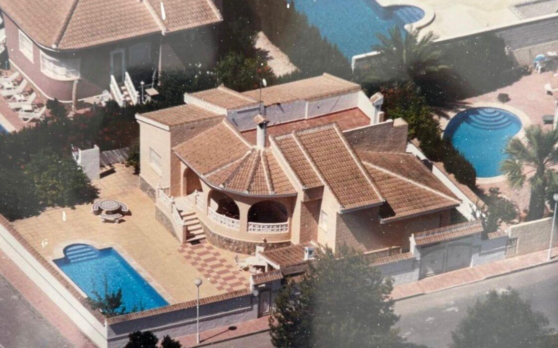 Вилла в Сьюдад Кесада 110 кв.м с бассейном у моря