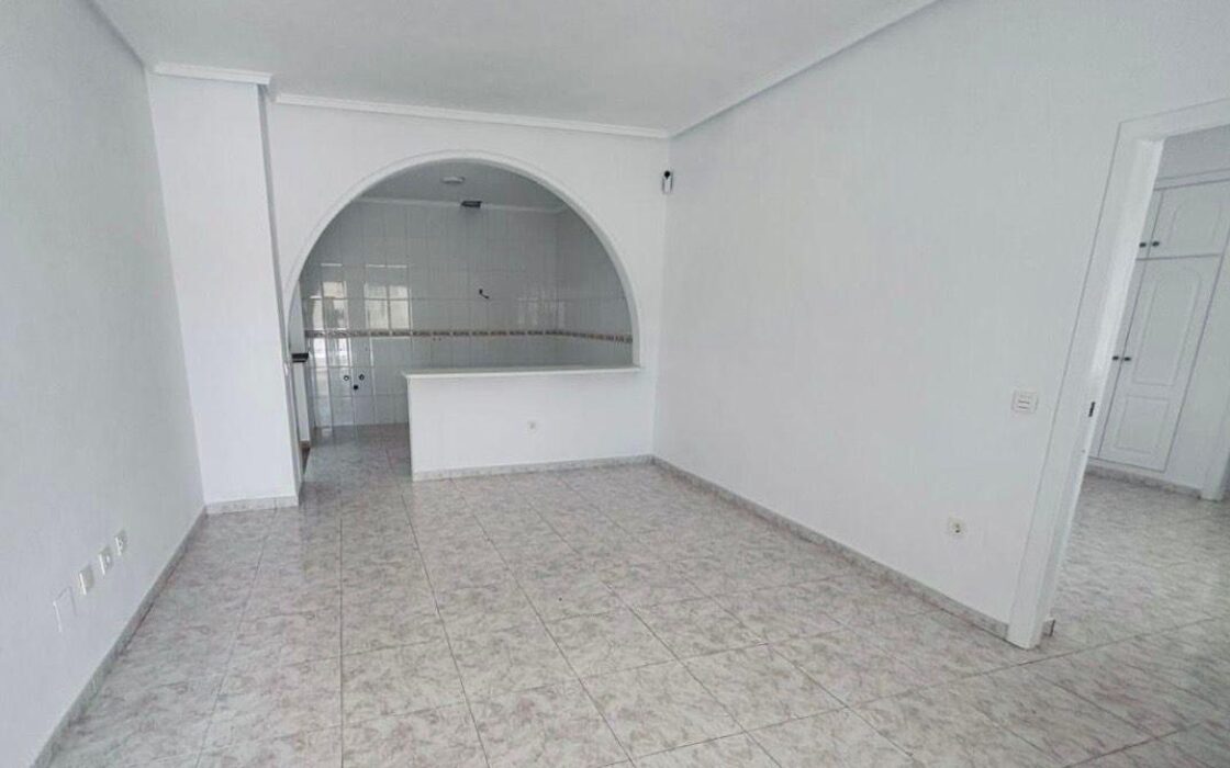 Вилла в Сьюдад Кесада 110 кв.м с бассейном у моря