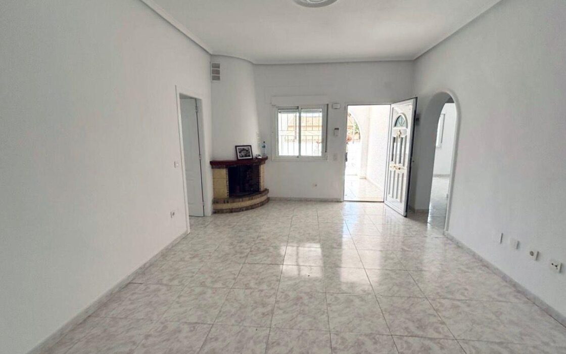 Вилла в Сьюдад Кесада 110 кв.м с бассейном у моря