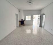 Вилла в Сьюдад Кесада 110 кв.м с бассейном у моря