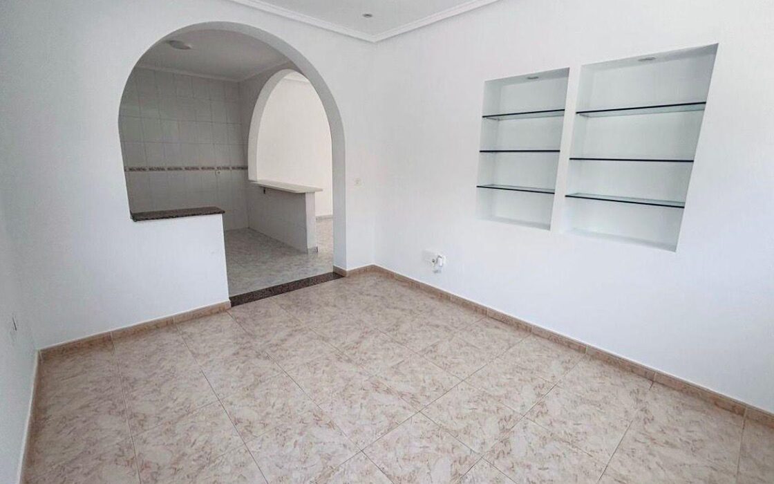 Вилла в Сьюдад Кесада 110 кв.м с бассейном у моря