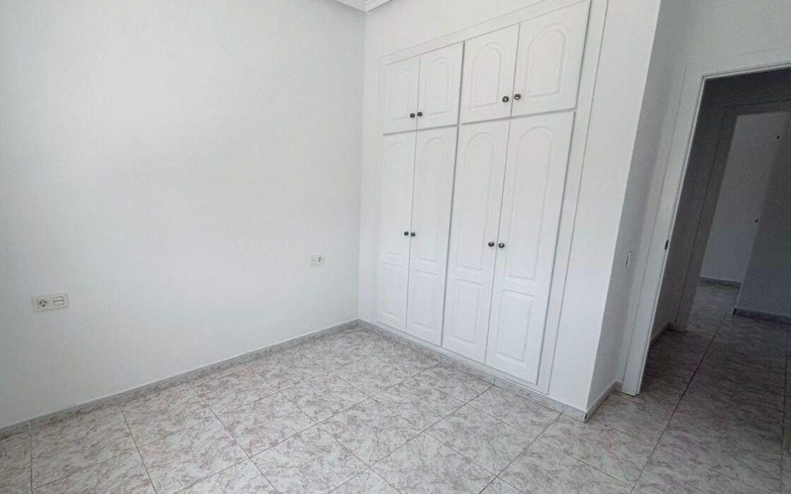 Вилла в Сьюдад Кесада 110 кв.м с бассейном у моря