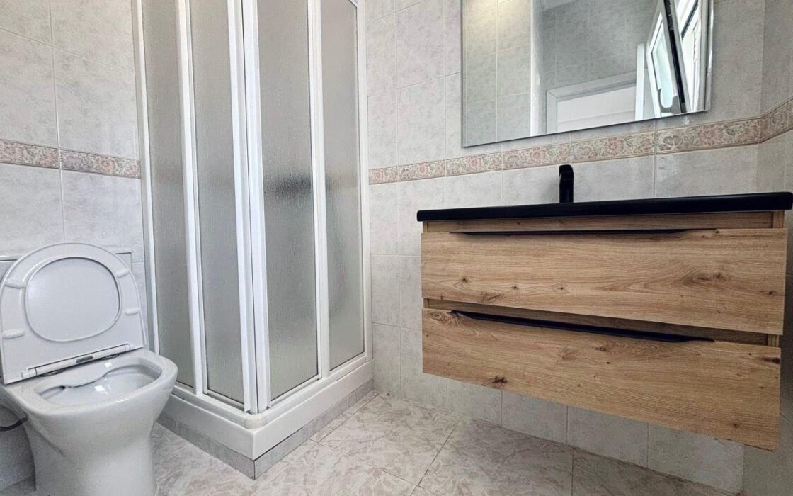 Вилла в Сьюдад Кесада 110 кв.м с бассейном у моря