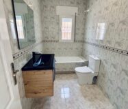 Вилла в Сьюдад Кесада 110 кв.м с бассейном у моря