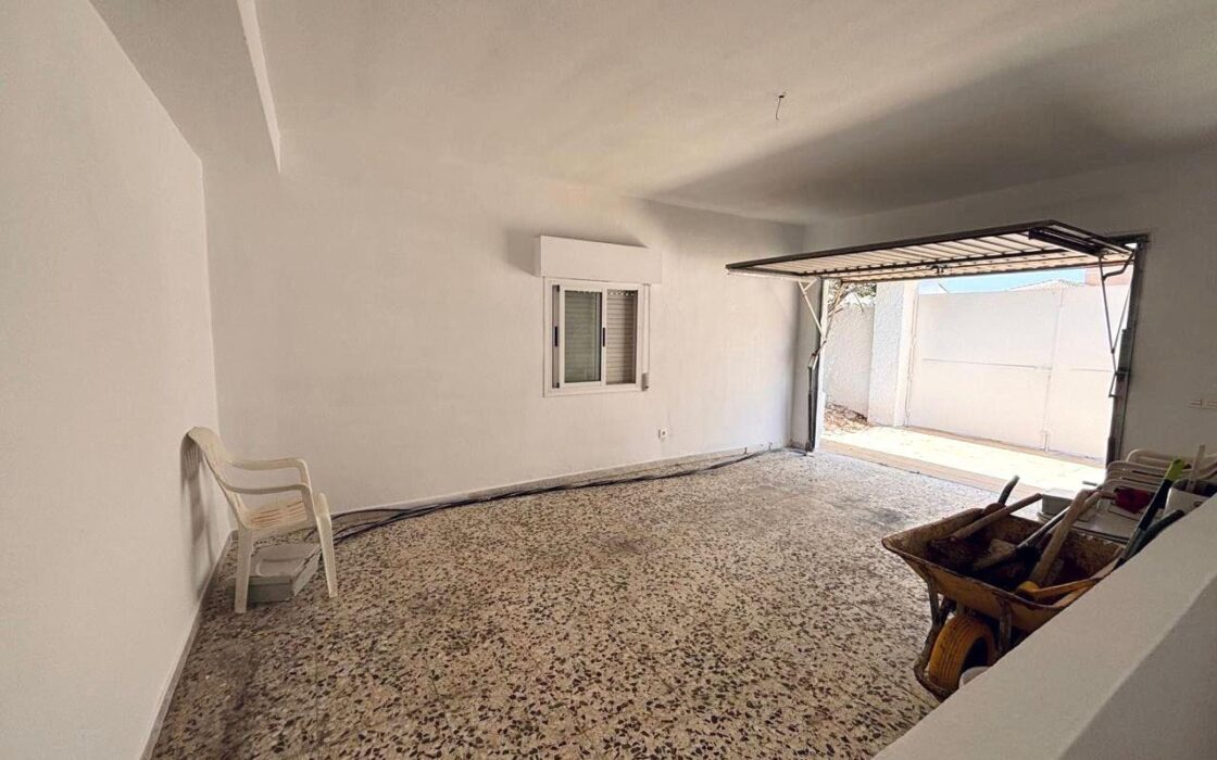 Вилла в Сьюдад Кесада 110 кв.м с бассейном у моря