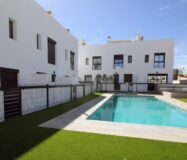 Дуплекс в Пилар-де-ла-Орадада у моря, 3 спальни, солярий