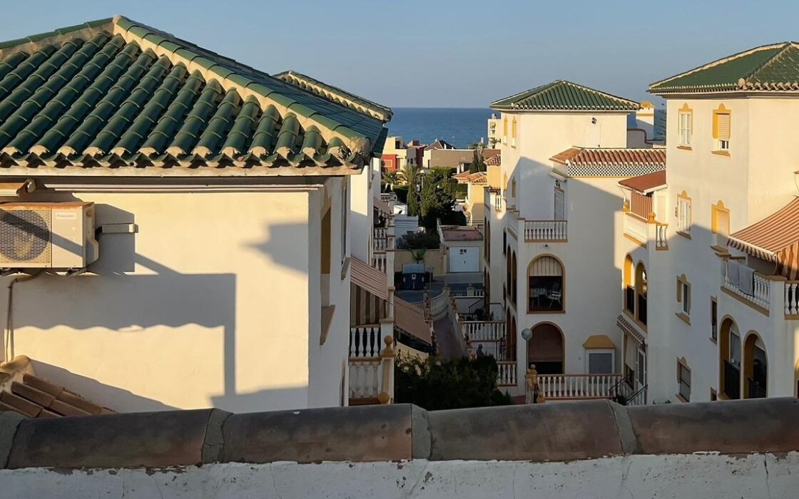 Апартаменты в Торревьехе 4 комнаты с террасой у моря